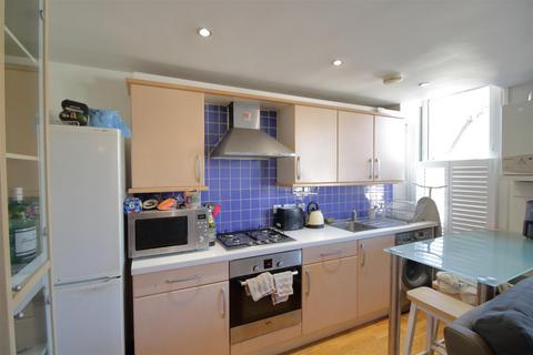 2 bedroom flat to rent, Maplestead Road, London SW2