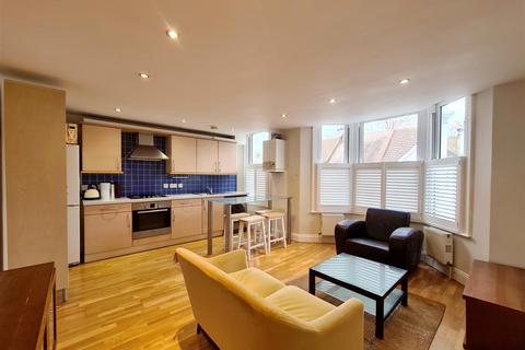 2 bedroom flat to rent, Maplestead Road, London SW2