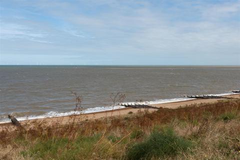 2 bedroom apartment to rent, Graystone Road, Tankerton, Whitstable