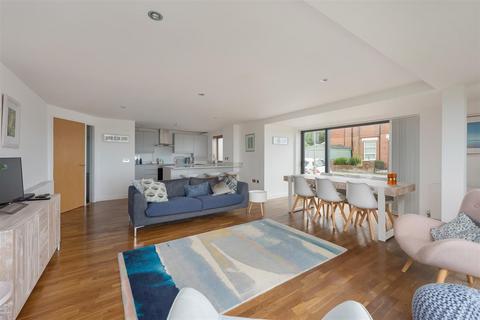 2 bedroom apartment to rent, Graystone Road, Tankerton, Whitstable