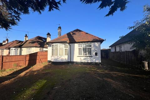 4 bedroom bungalow for sale, Victoria Avenue, Southend-on-Sea, Essex, SS2