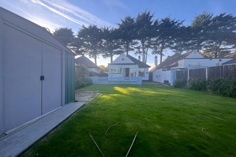 4 bedroom bungalow for sale, Victoria Avenue, Southend-on-Sea, Essex, SS2