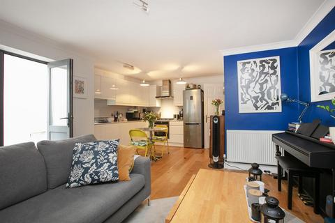 1 bedroom flat for sale, Elmington Road, Camberwell SE5