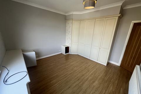 3 bedroom terraced house to rent, Featherbank Grove,  Leeds, LS18