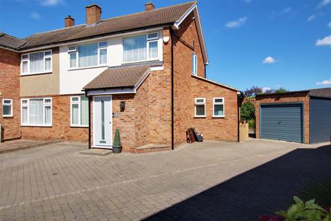 8 Vincent Close, Cheshunt, Waltham Cross, EN8 0RR