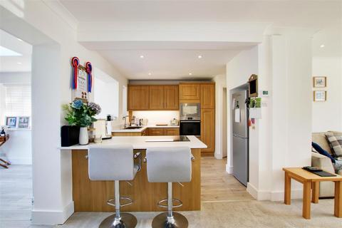 8 Vincent Close, Cheshunt, Waltham Cross, EN8 0RR