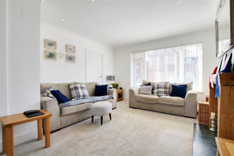 8 Vincent Close, Cheshunt, Waltham Cross, EN8 0RR