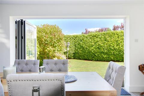 8 Vincent Close, Cheshunt, Waltham Cross, EN8 0RR