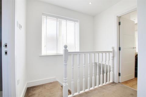 8 Vincent Close, Cheshunt, Waltham Cross, EN8 0RR