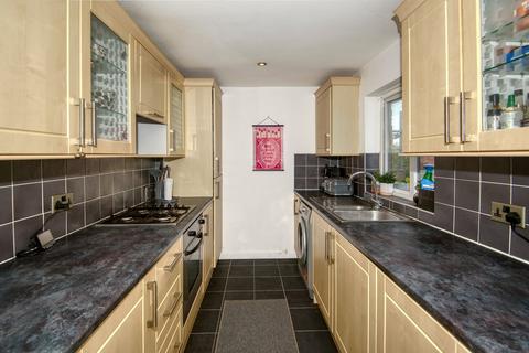 2 bedroom flat for sale, River View, Sturry, Canterbury, CT2