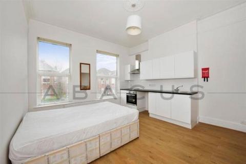 Studio to rent, Manstone Road, London NW2