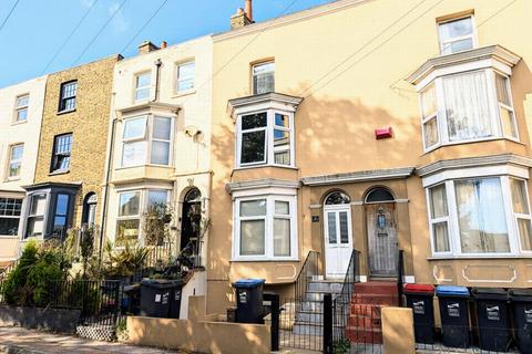 4 bedroom townhouse for sale, West Cliff Road, Ramsgate, CT11