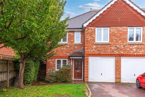 3 bedroom end of terrace house for sale, Salix Gardens, Reading RG10