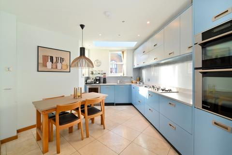 4 bedroom end of terrace house for sale, London E9