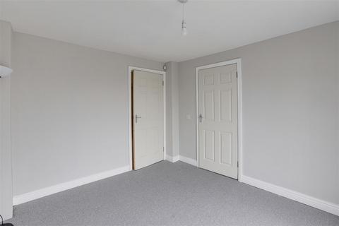 4 bedroom terraced house for sale, Petersfield Close, Top Valley NG5