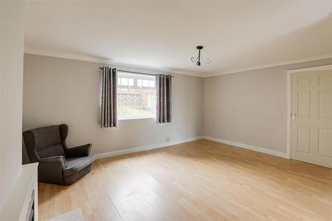 4 bedroom terraced house for sale, Petersfield Close, Top Valley NG5