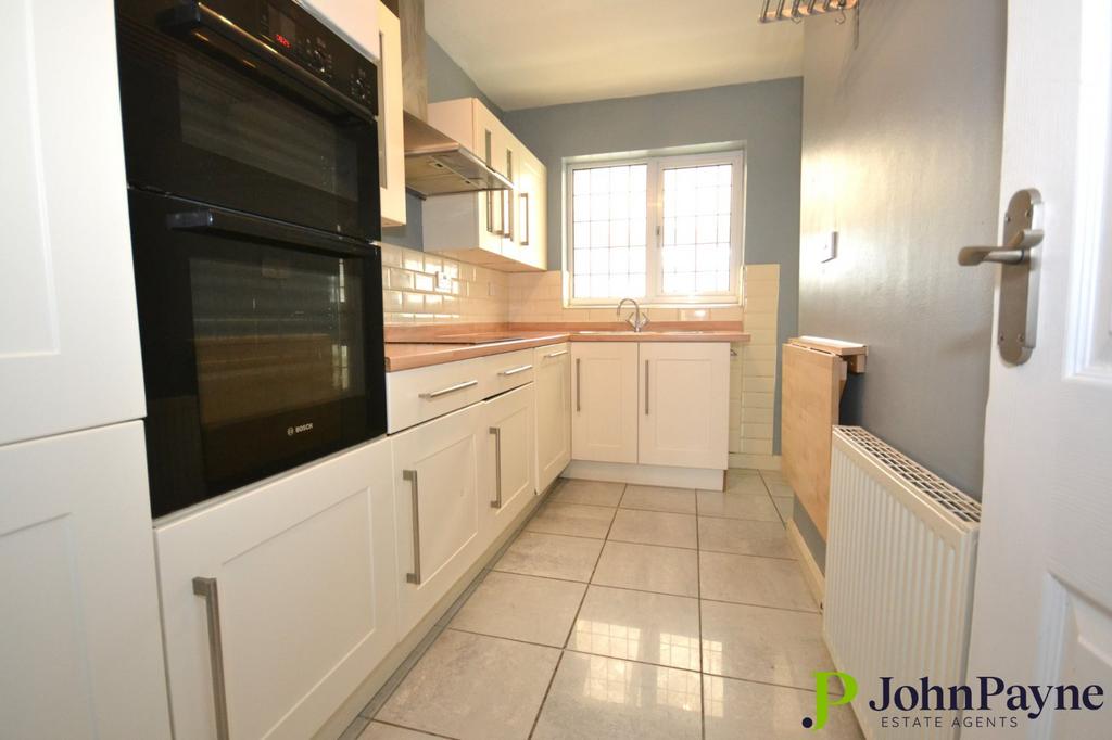 Rutherglen Avenue, Whitley, Coventry... 3 bed terraced house to rent £1,150 pcm (£265 pw)