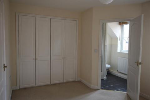 2 bedroom terraced house to rent, High Street, Stevenage, SG1