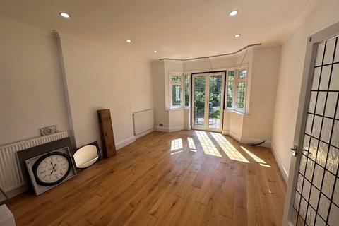 5 bedroom detached house to rent, Penshurst Gardens, Edgware, HA8