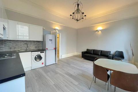 2 bedroom flat to rent, 320 Earls Court Road, London, SW5