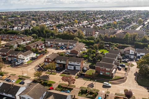 4 bedroom detached house for sale, Barnstaple Road, Southend-on-sea, SS1