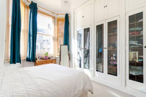 1 bedroom flat for sale, Galveston Road, East Putney, London, SW15