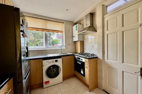 3 bedroom semi-detached house to rent, Romney Drive, Harrow HA2