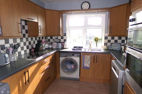 2 bedroom flat for sale, 11 Salisbury Close, Scurlage, Gower, Swansea Sa3 1az