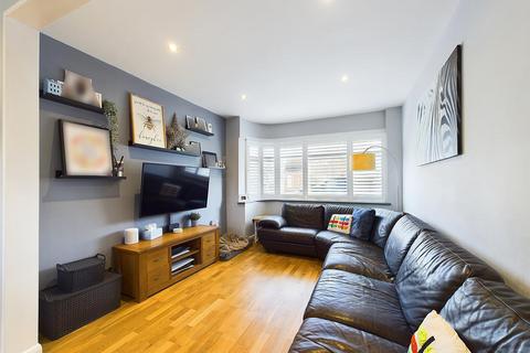 98 Bempton Drive, Ruislip, HA4 9DE