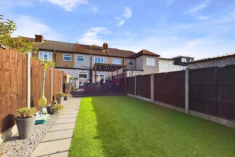 98 Bempton Drive, Ruislip, HA4 9DE