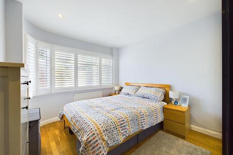 98 Bempton Drive, Ruislip, HA4 9DE