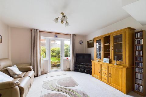 11 Elliott Avenue, Ruislip, HA4 9LY