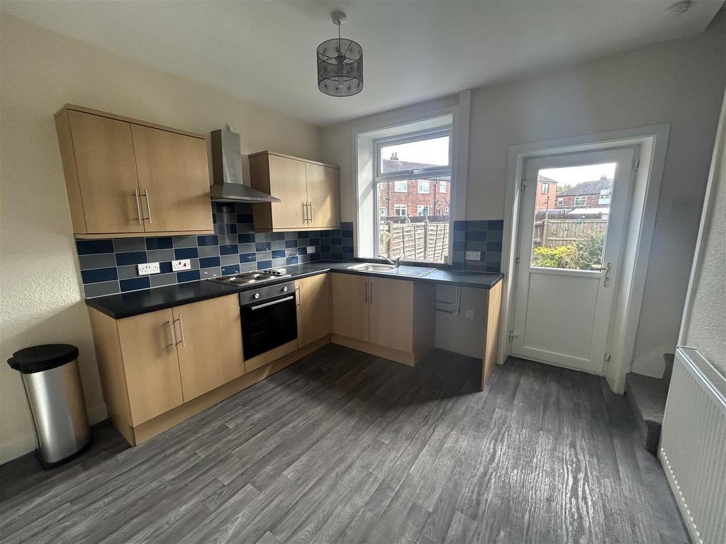 Thomas Street, Lees, Oldham 2 bed terraced house for sale £152,000