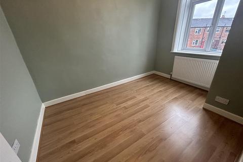 43 Thomas Street, Lees, Oldham, OL4 5BU