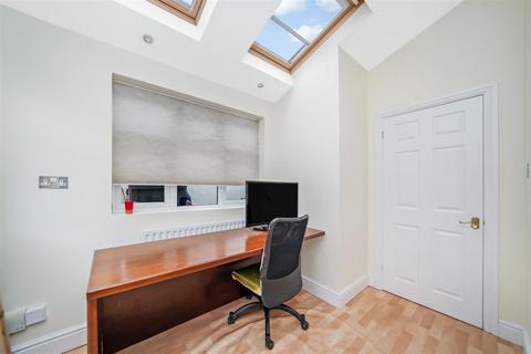 33 Mount Echo Drive, London, E4 7LA