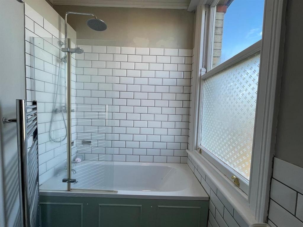 Bathroom 2.jpg