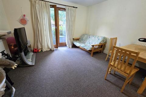 2 bedroom flat for sale, Cowleaze, Chippenham