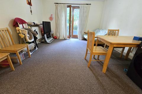 2 bedroom flat for sale, Cowleaze, Chippenham