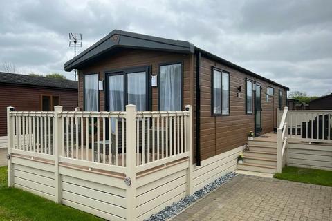 2 bedroom lodge for sale, Gilberdyke East Riding of Yorkshire