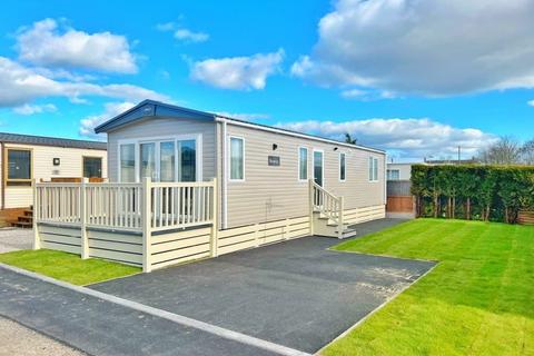 2 bedroom lodge for sale, Gilberdyke East Riding of Yorkshire