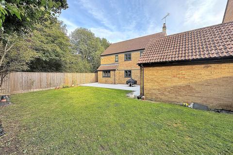 4 bedroom detached house for sale, Gainsborough Close, Milton Keynes MK8