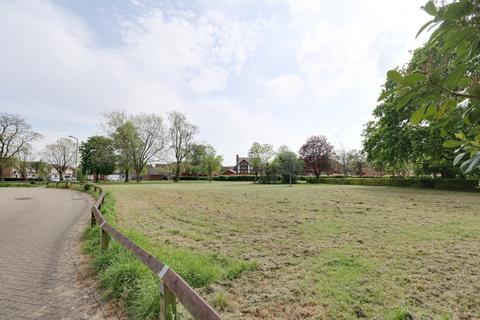 3 Aspen Way, South Ockendon, RM15 6TX