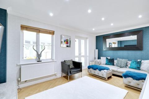 3 Aspen Way, South Ockendon, RM15 6TX