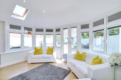 3 Aspen Way, South Ockendon, RM15 6TX