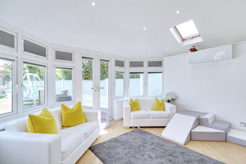 3 Aspen Way, South Ockendon, RM15 6TX