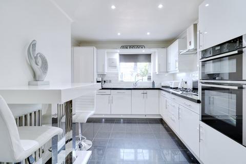3 Aspen Way, South Ockendon, RM15 6TX