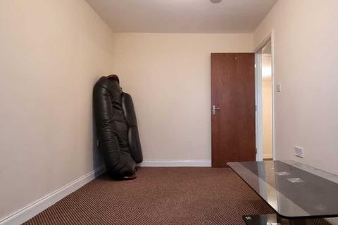 1 bedroom flat to rent, Hounslow TW3