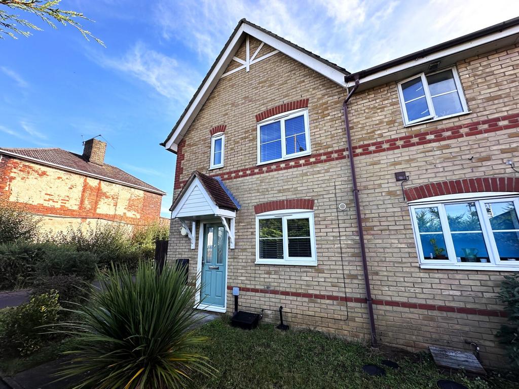 Keeble Way, Braintree, CM7 3 bed end of terrace house to rent £1,550