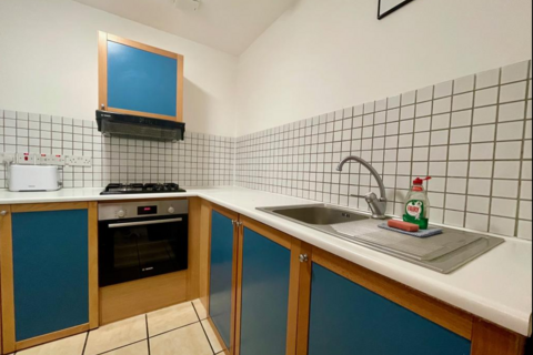 Studio to rent, Fulham Palace Road, Hammersmith, London, W6