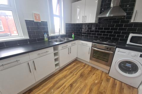 6 bedroom house to rent, Brudenell Grove, Leeds